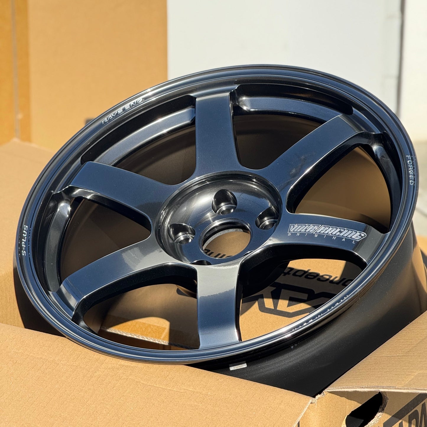 Volk Racing TE37 Saga S-Plus 18x9.5 +38 5x114.3 Shining Black Metal (SET)