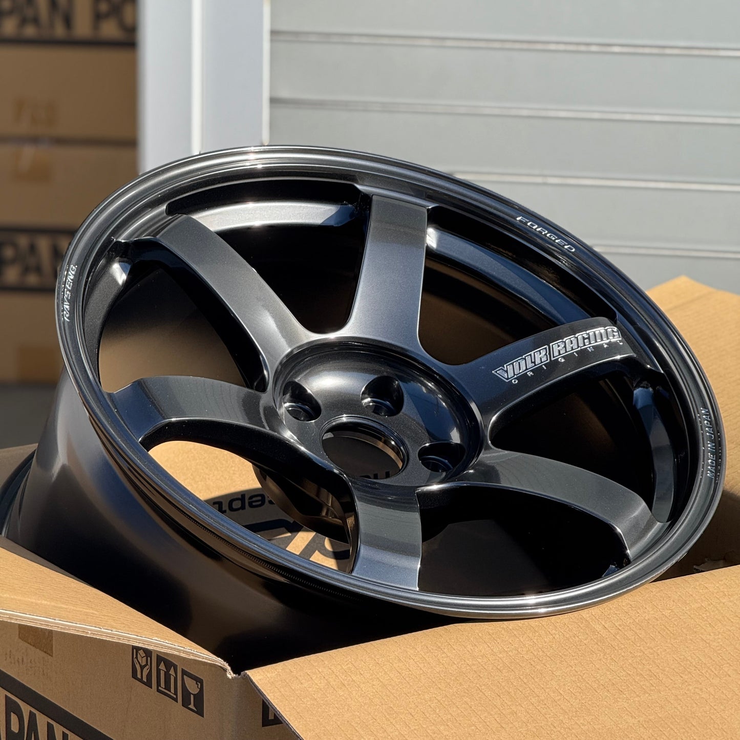 Volk Racing TE37 Saga S-Plus 18x9.5 +22 5x114.3 Shining Black Metal (SET)