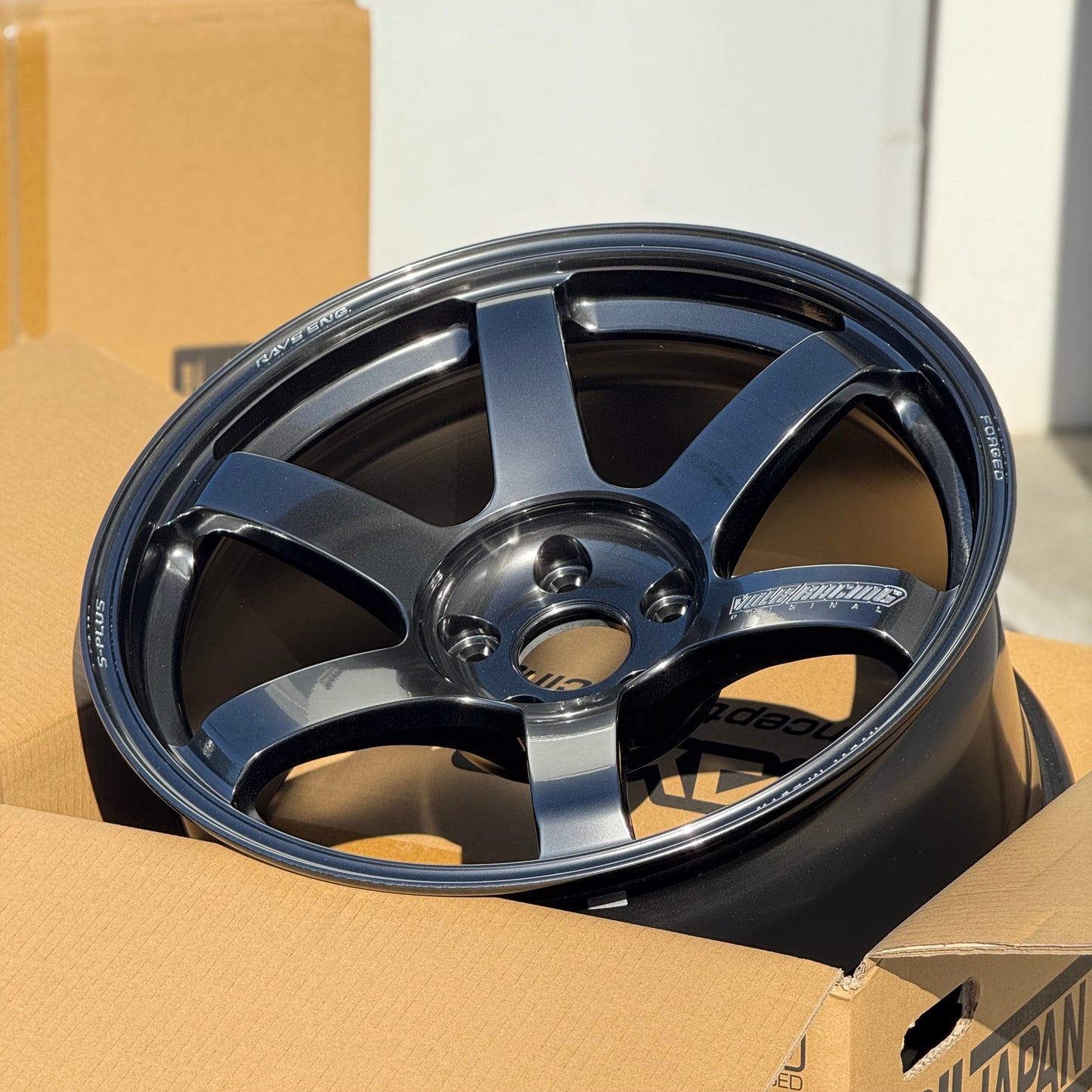 Volk Racing TE37 Saga S-Plus 18x9.5 +22 5x114.3 Shining Black Metal (SET)