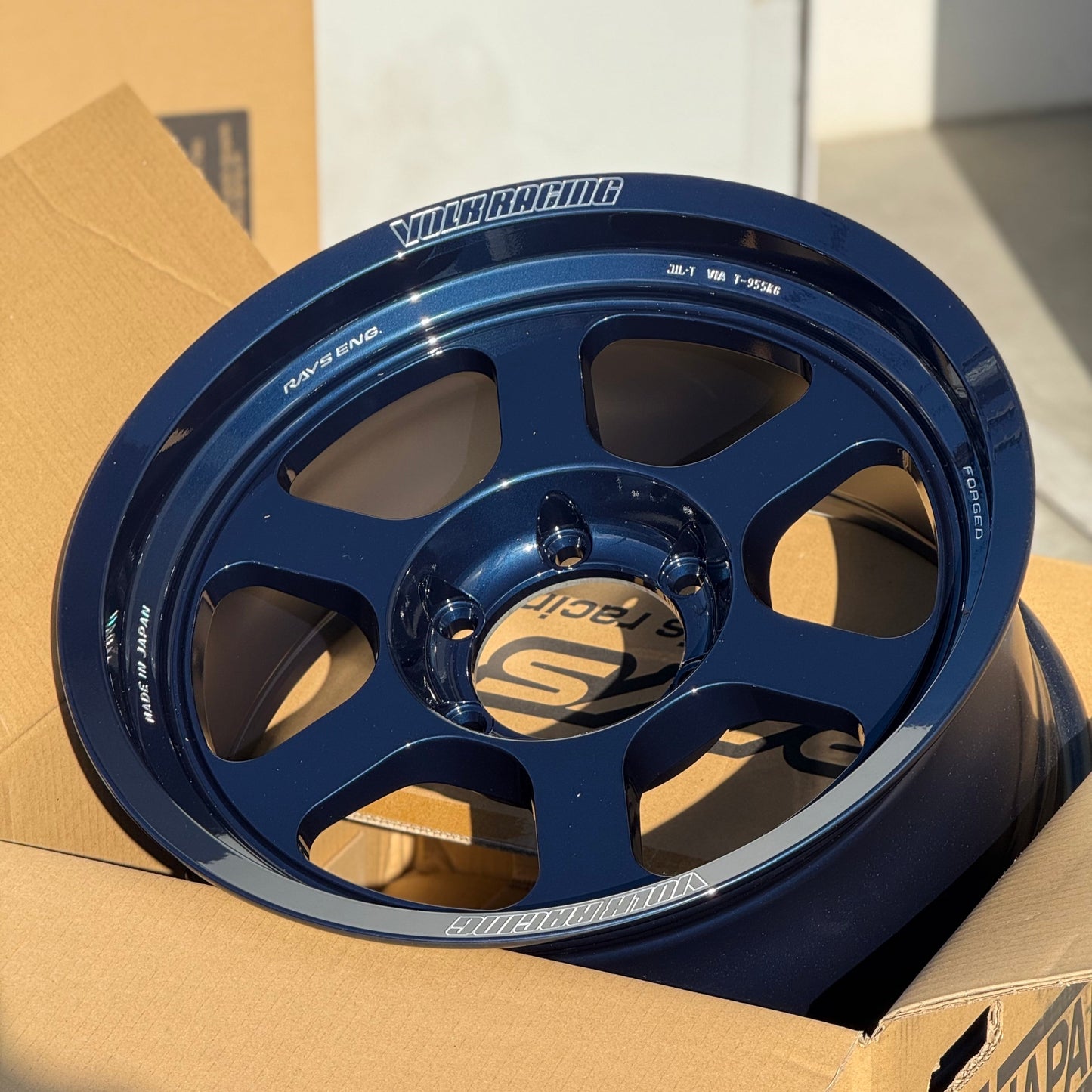 Volk Racing TE37XT M-Spec 18x9 +15 6x139.7 Mag Blue (SET)