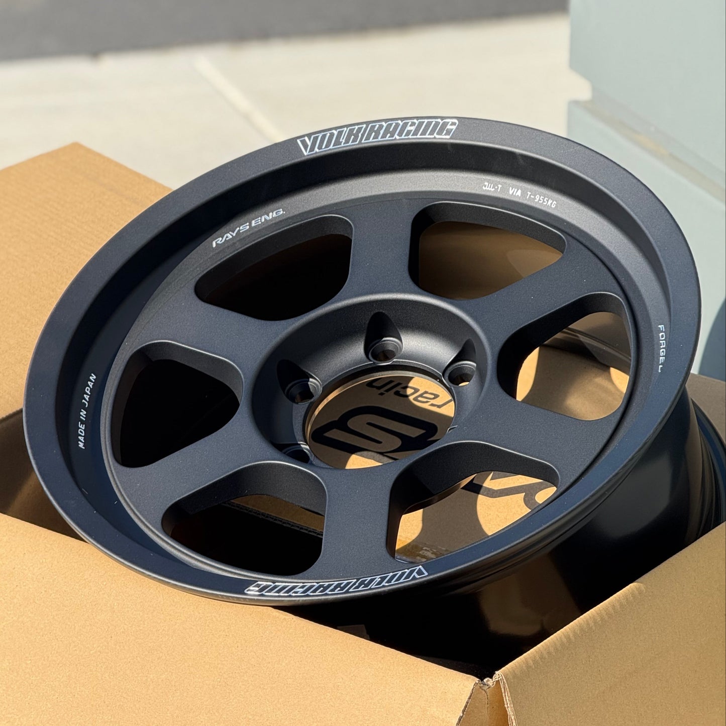 Volk Racing TE37XT 18x8 +20 6x139.7 Blast Black (SET)