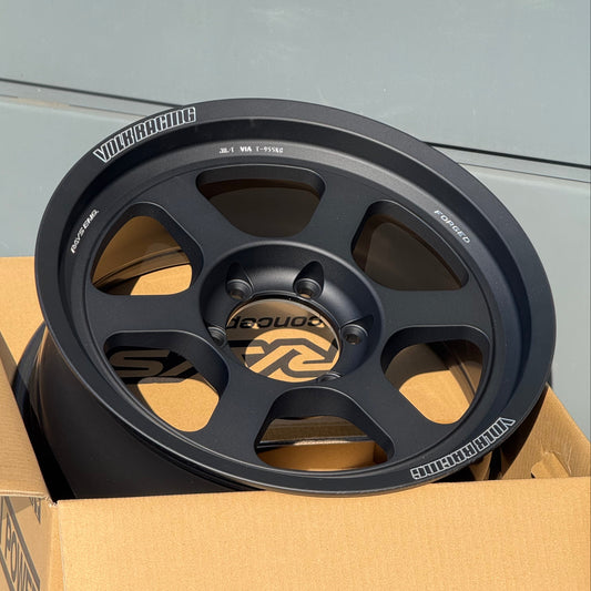 Volk Racing TE37XT 18x8 +20 6x139.7 Blast Black (SET)
