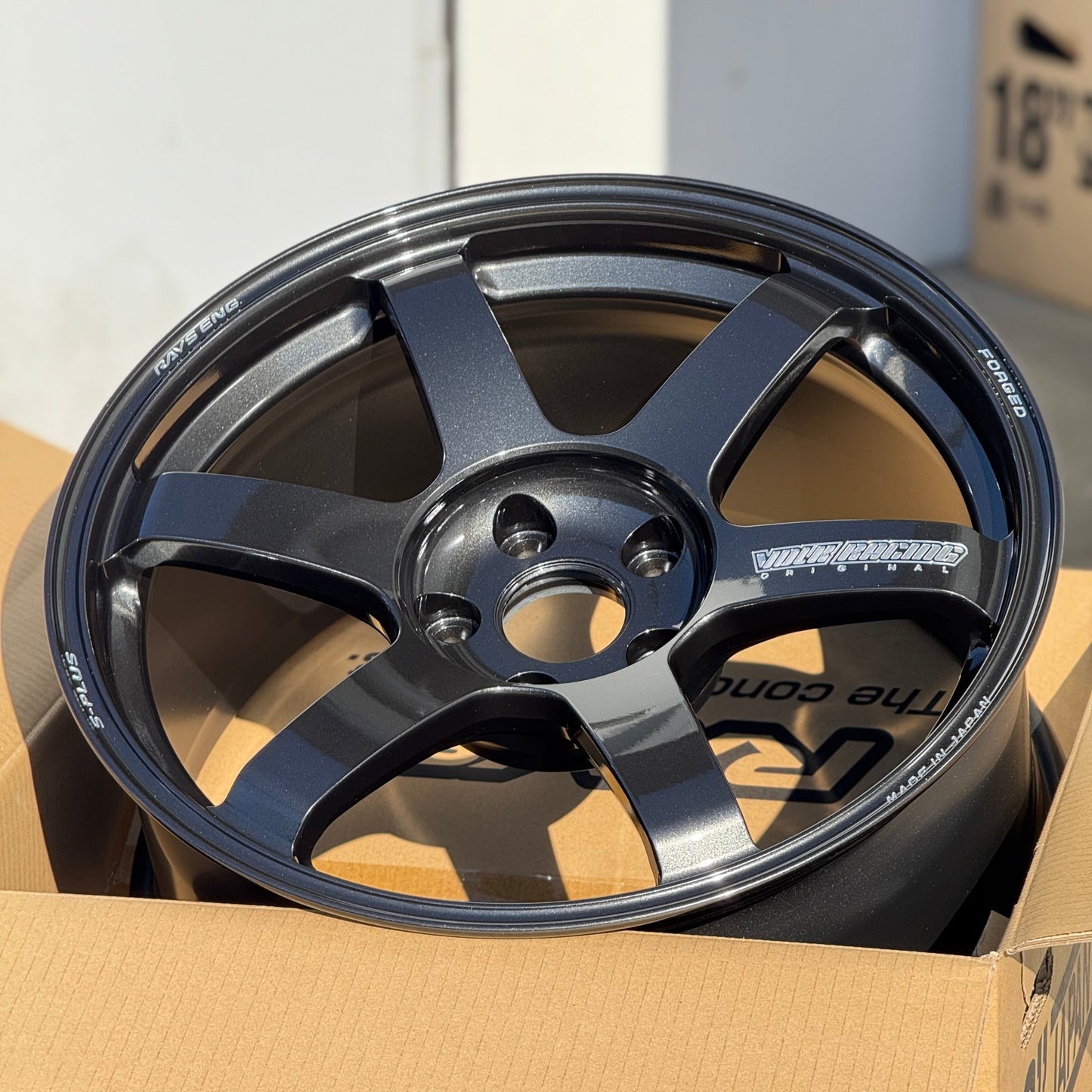Volk Racing TE37 Saga S-Plus 18x9.5 +38 5x114.3 Diamond Dark Gunmetal (SET)