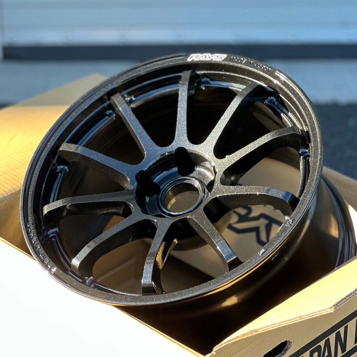 Gram Lights 57NR 18x9.5 +12 5x114.3 Glass Black (SET)