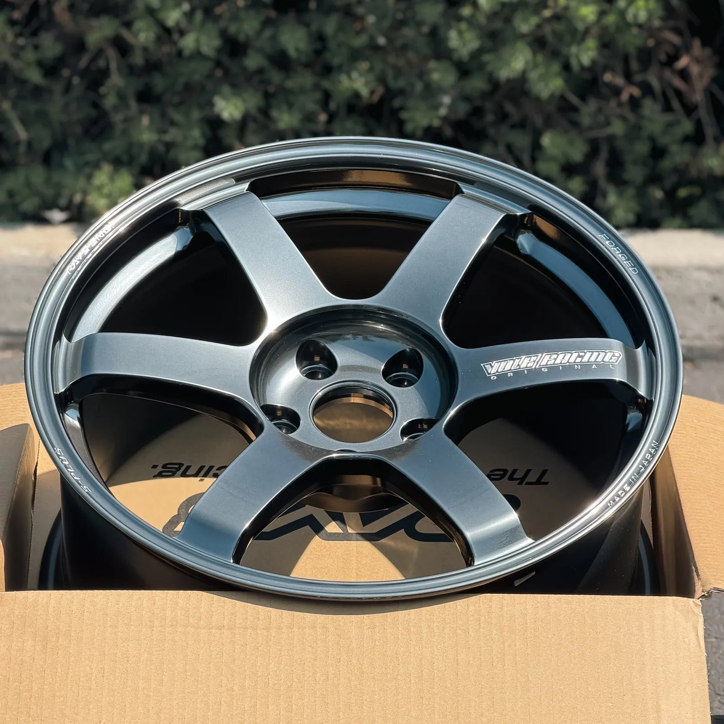 Volk Racing TE37 Saga S-Plus 18x9.5 +38 5x114.3 Shining Black Metal (SET)