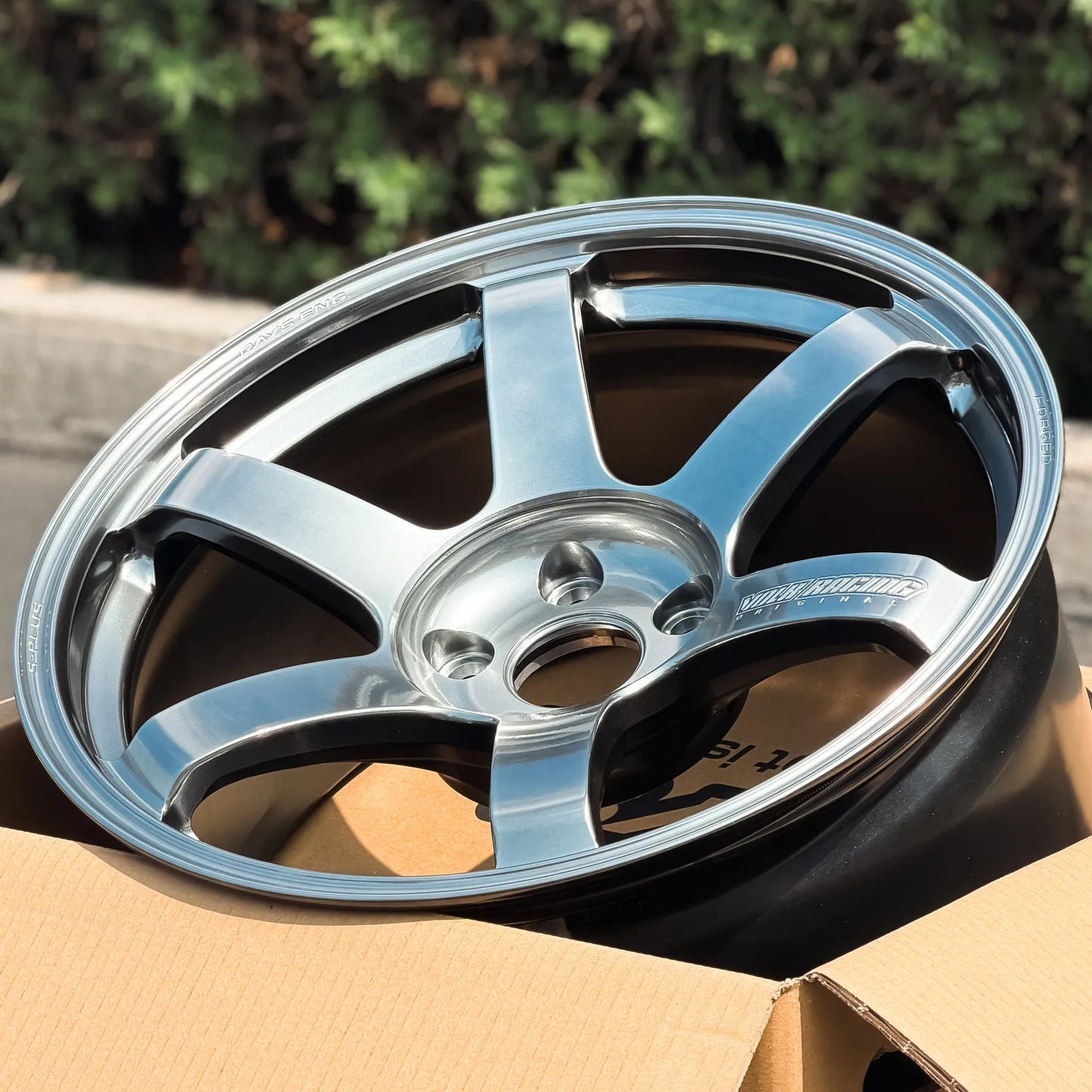 Volk Racing TE37 Saga S-Plus 18x9.5 +22 5x114.3 Shining Light Metal (SET)