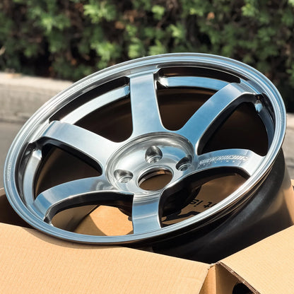 Volk Racing TE37 Saga S-Plus 18x9.5 +22 5x114.3 Shining Light Metal (SET)