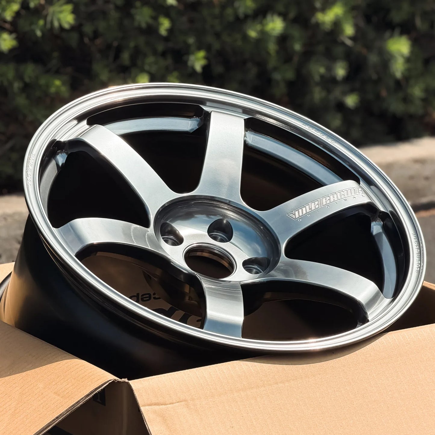 Volk Racing TE37 Saga S-Plus 18x9.5 +22 5x114.3 Shining Light Metal (SET)