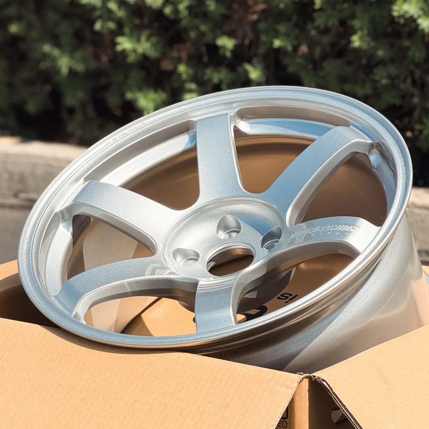 Volk Racing TE37 Saga S-Plus 18x9.5 +22 5x114.3 Diamond Silver (SET)