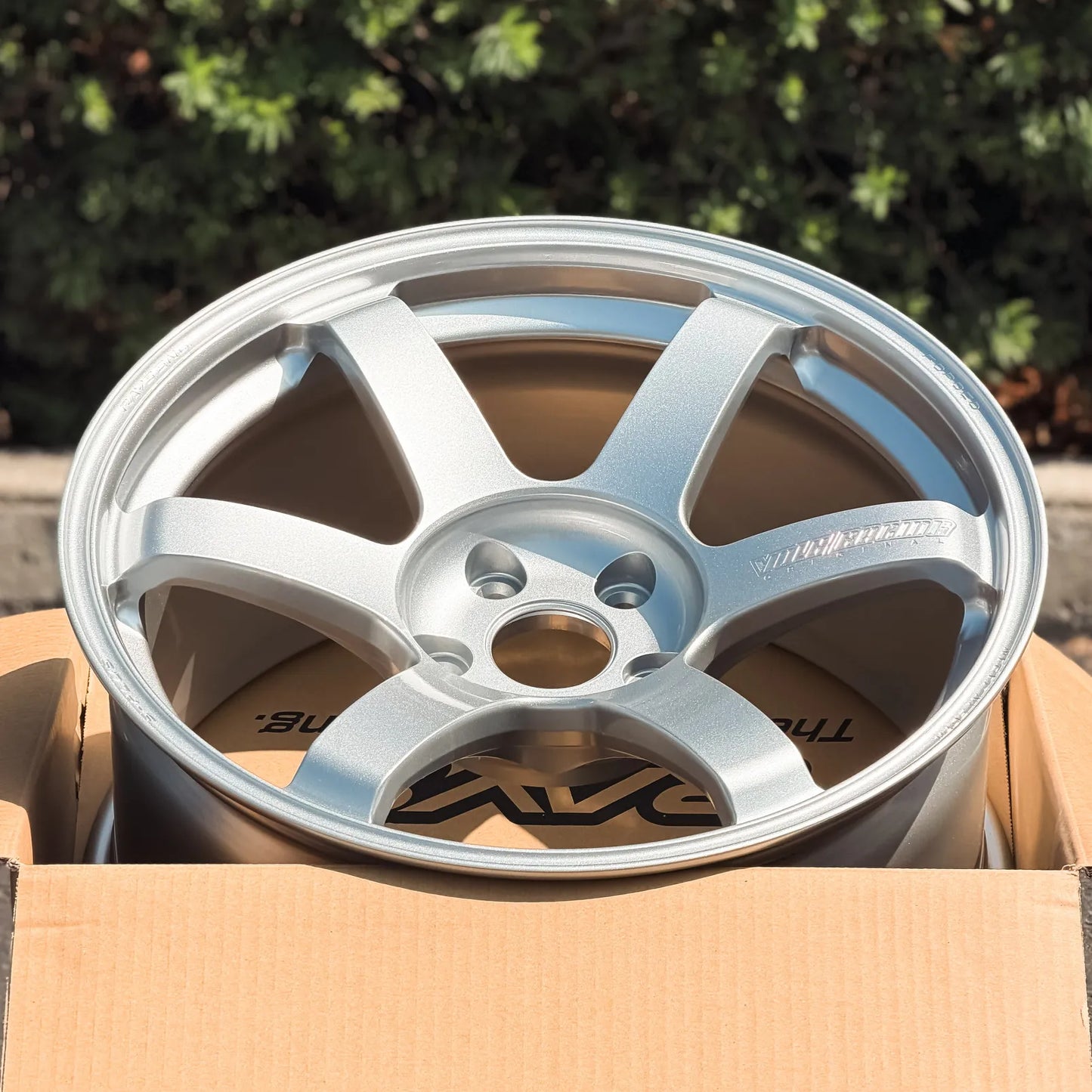 Volk Racing TE37 Saga S-Plus 18x9.5 +22 5x114.3 Diamond Silver (SET)