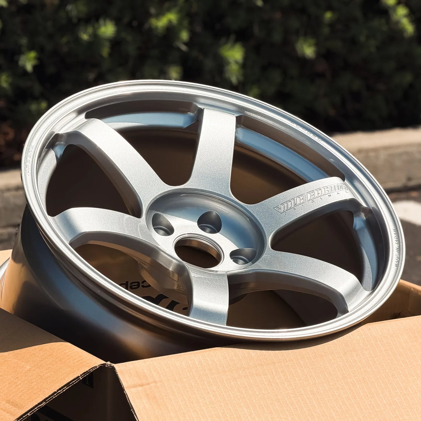 Volk Racing TE37 Saga S-Plus 18x9.5 +22 5x114.3 Diamond Silver (SET)