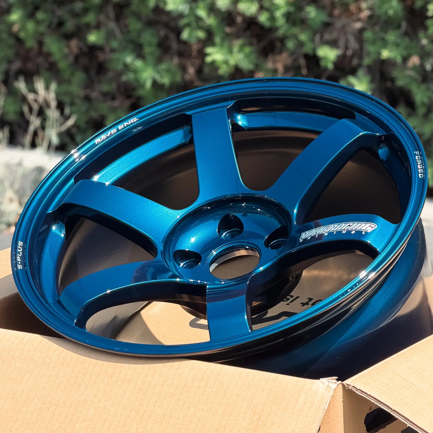 Volk Racing TE37 Saga S-Plus 18x9.5 +22 5x114.3 Mag Blue (SET)