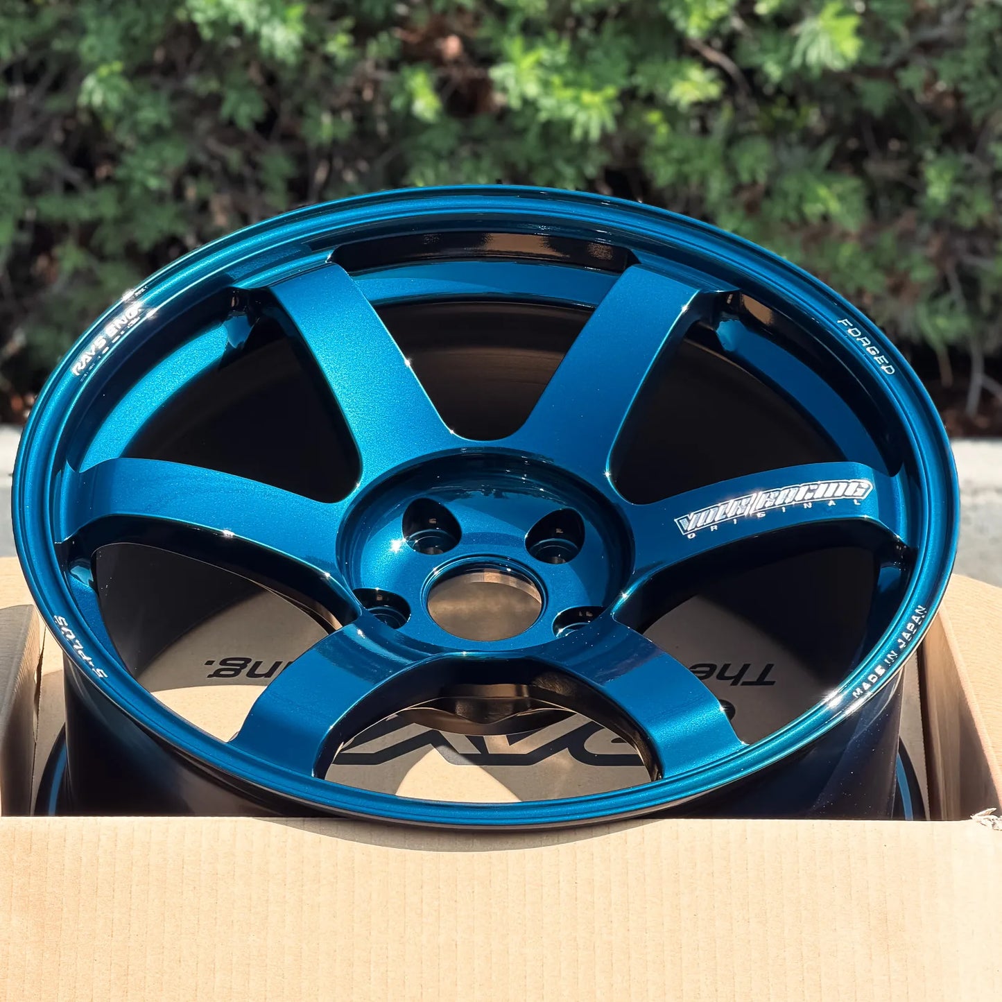 Volk Racing TE37 Saga S-Plus 18x9.5 +22 5x114.3 Mag Blue (SET)