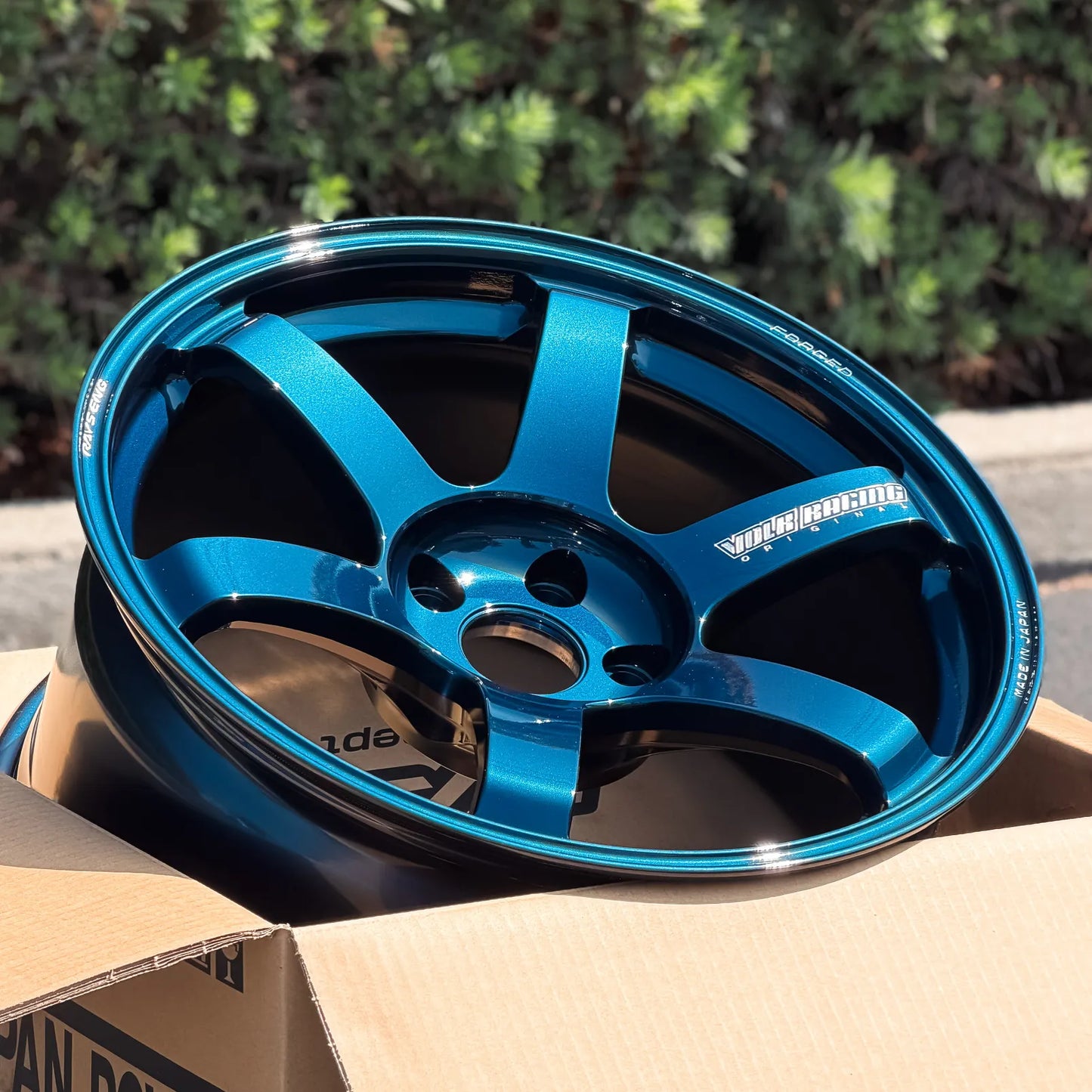 Volk Racing TE37 Saga S-Plus 18x9.5 +22 5x114.3 Mag Blue (SET)