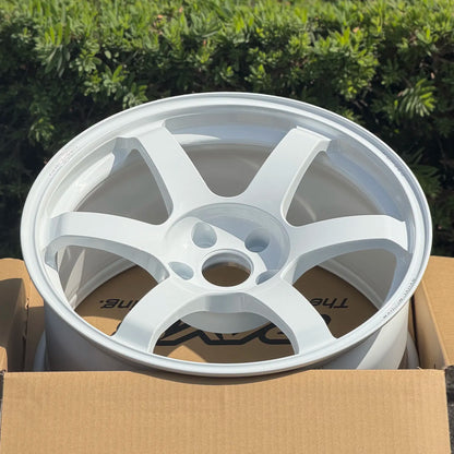Volk Racing TE37 Saga SL 18x9.5 +22 5x114.3 Dash White (SET)
