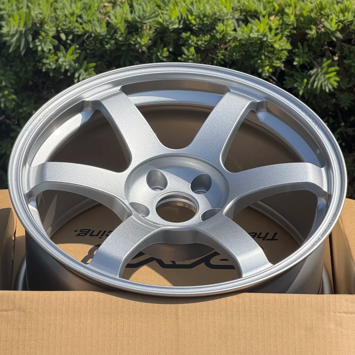 Volk Racing TE37 Saga SL 18x9.5 +22 5x114.3 Diamond Silver (SET)