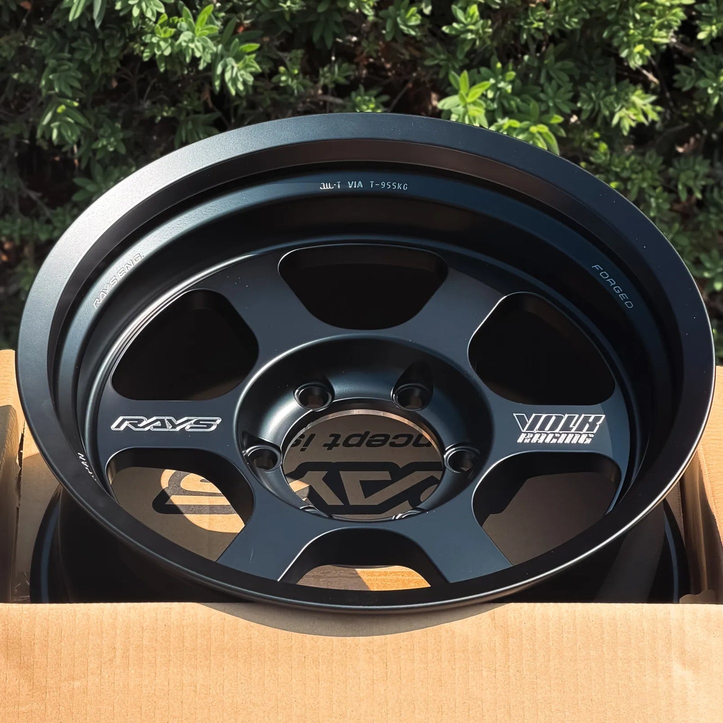 Volk Racing TE37XT Black Shadow LTD 17x8.5 -10 6x139.7 Matte Translucent Black (SET)