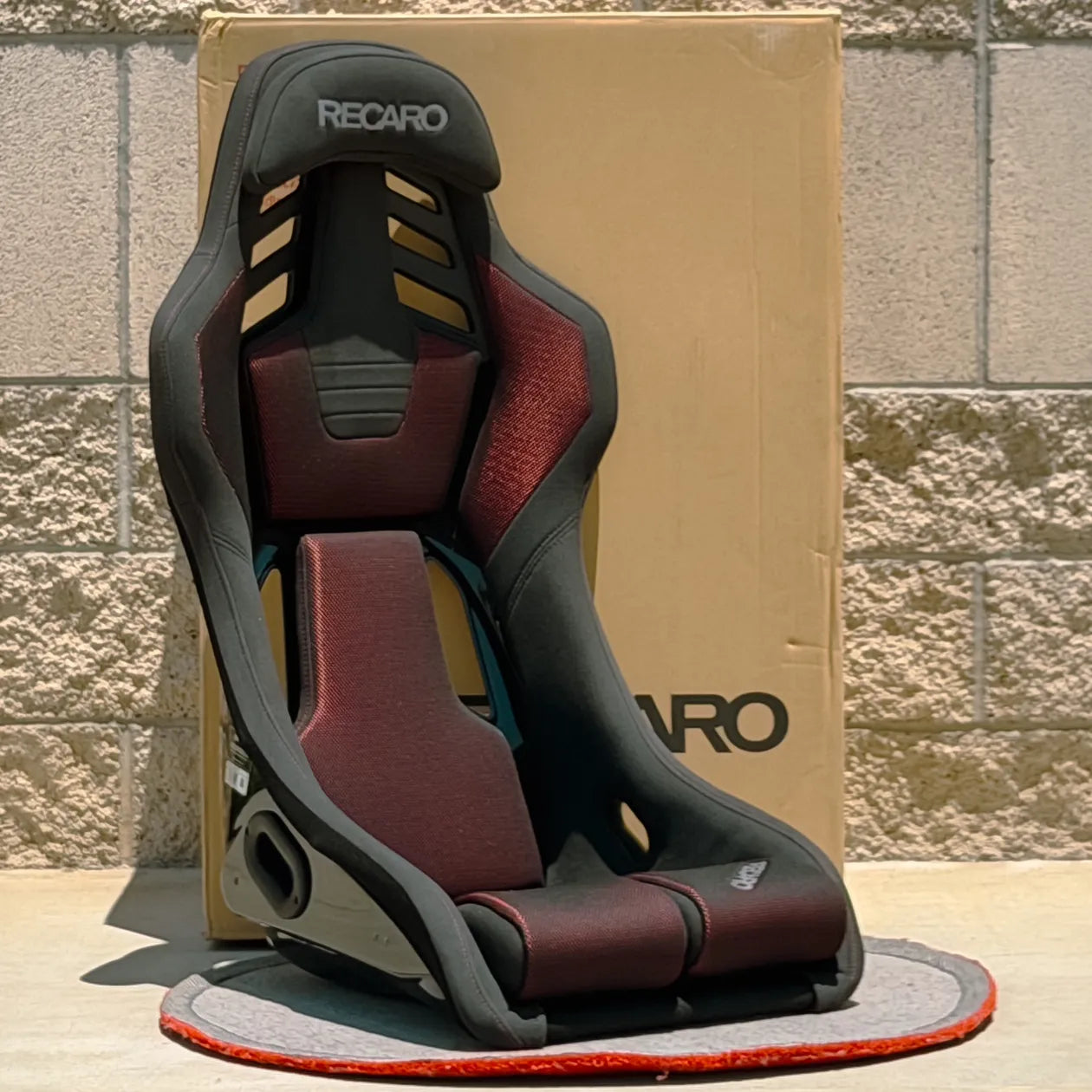 Recaro RSS BK (Large / FRP) - Kamui Black / Brilliant Mesh Red