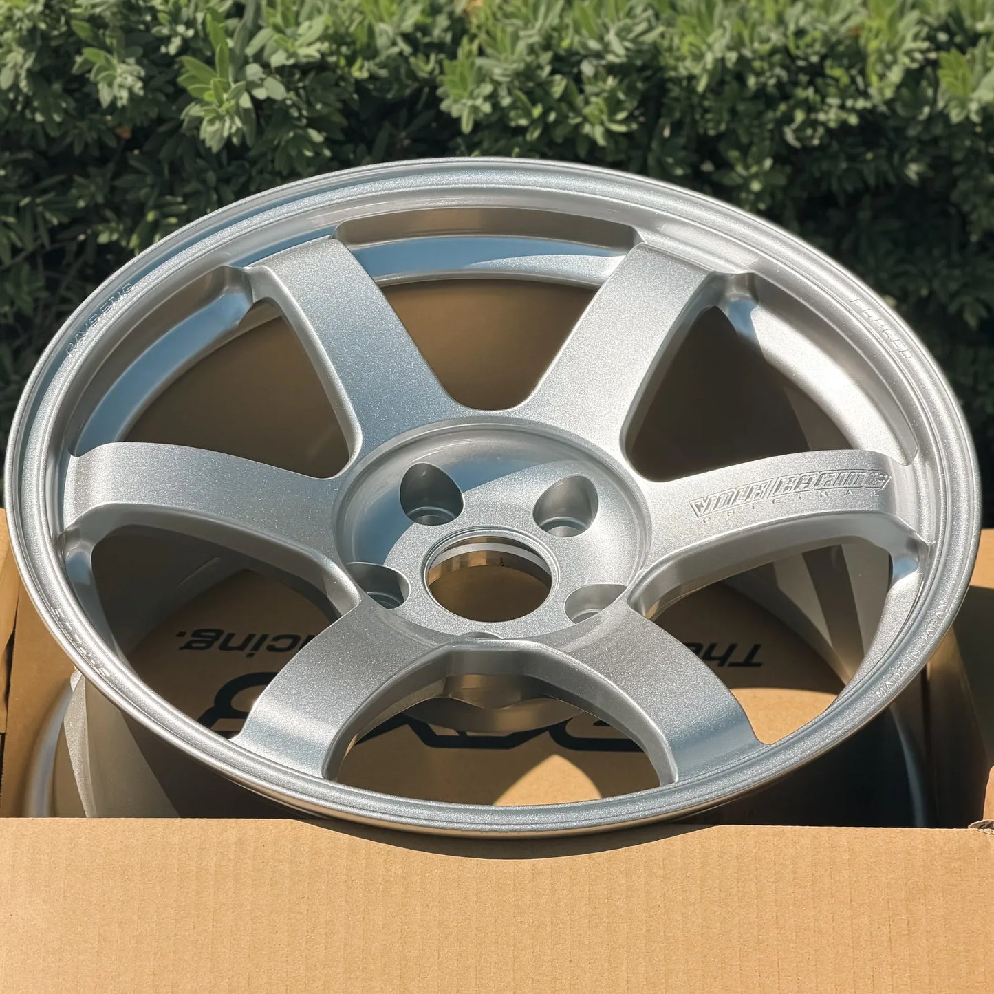 Volk Racing TE37 Saga S-Plus 17x9 +22 5x114.3 Diamond Silver (SET)