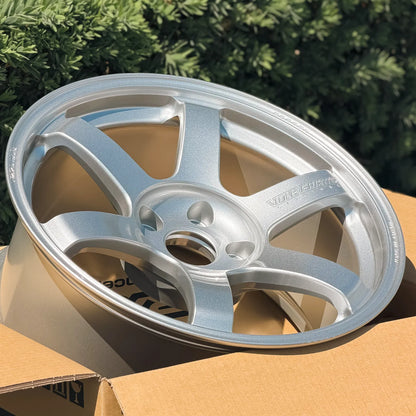 Volk Racing TE37 Saga S-Plus 17x9 +22 5x114.3 Diamond Silver (SET)