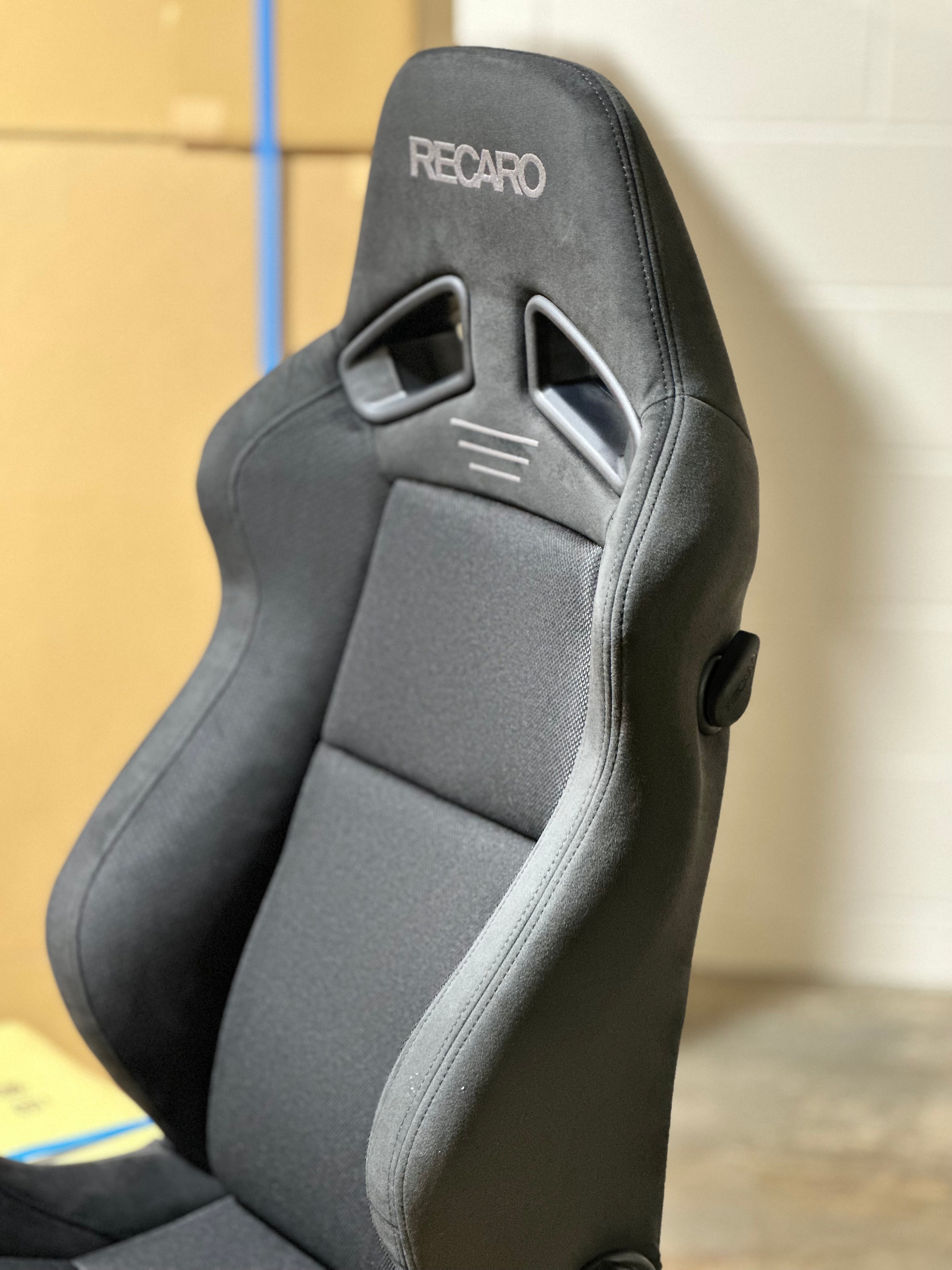 Recaro SR-7 GU100 Sport Seat - Black Ultrasuede + Glass Mesh Kamui 