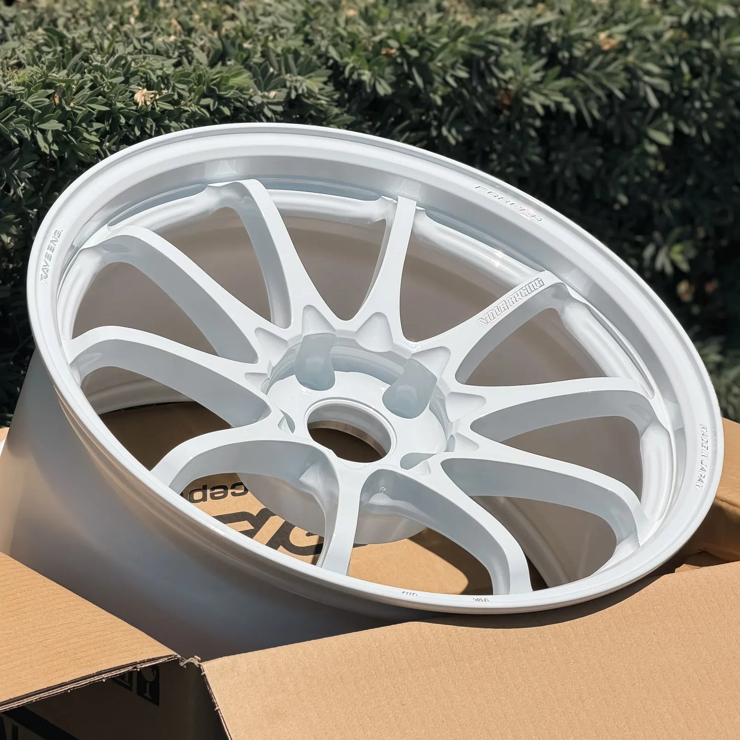Volk Racing CE28N-Plus 18x9.5 +22 5x114.3 Dash White (SET)