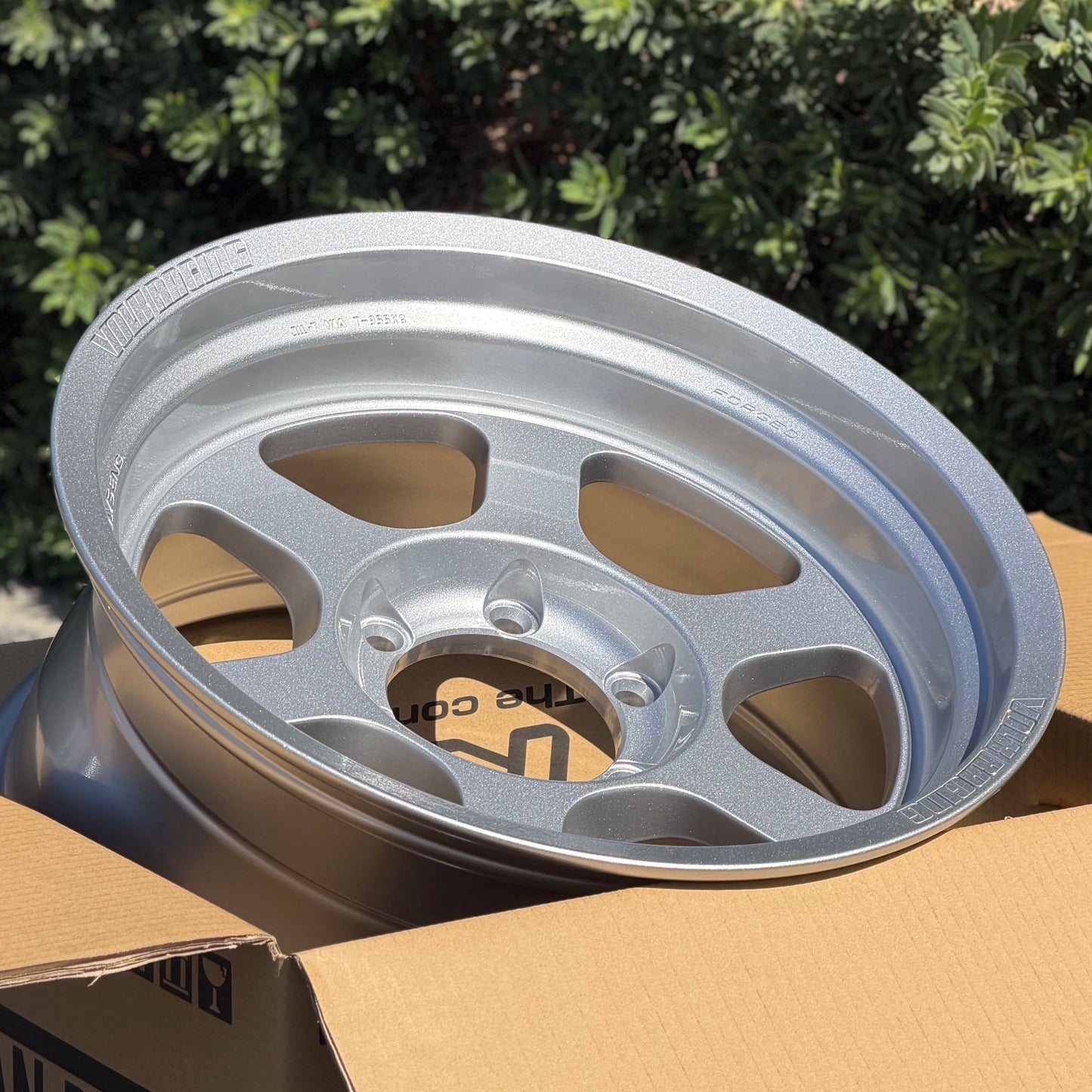 Volk Racing TE37XT M-Spec 17x8.5 -10 6x139.7 Diamond Silver (SET)