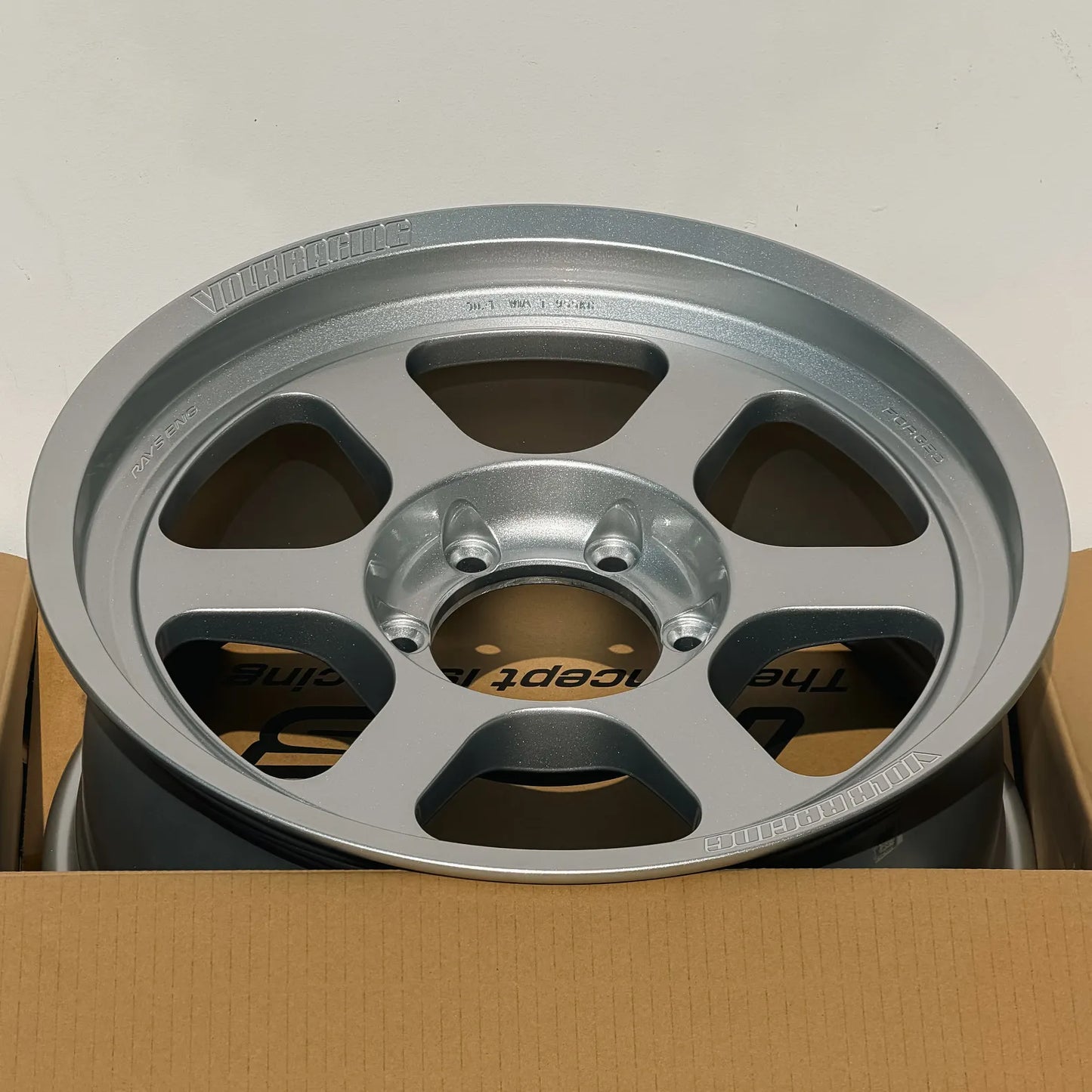 Volk Racing TE37XT M-Spec 18x8 +20 6x139.7 Diamond Silver (SET)