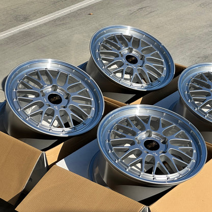 BBS LM 18x8.5 +56, 18x10 +65 5x130 Diamond Silver (SET)