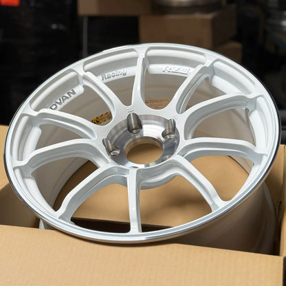 Advan RZIII 18x9.5 +45 5x120 Racing White Metallic & Diamond Cut (SET)
