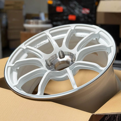 Advan RZIII 18x9.5 +45 5x120 Racing White Metallic & Diamond Cut (SET)