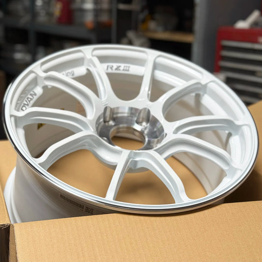 Advan RZIII 18x9.5 +45 5x120 Racing White Metallic & Diamond Cut (SET)