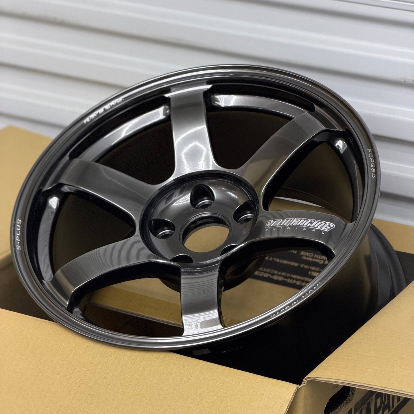 Volk Racing TE37 Saga S-Plus 17x9 +22 5x114.3 Shining Black Metal (SET)