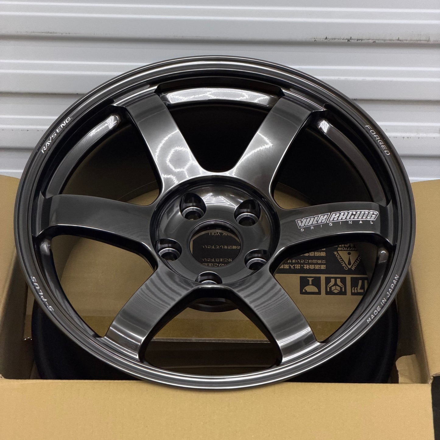 Volk Racing TE37 Saga S-Plus 17x9 +22 5x114.3 Shining Black Metal (SET)