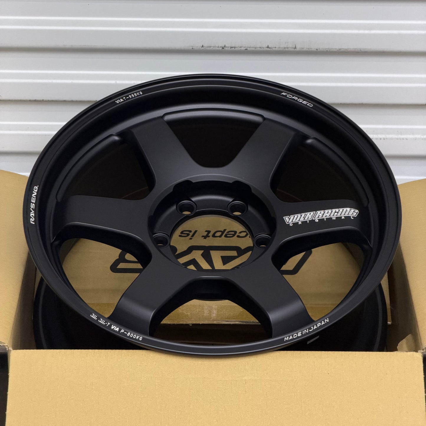 Volk Racing TE37 Ultra Large PCD M-Spec 18x8 +20 6x139.7 Matte Black (SET)