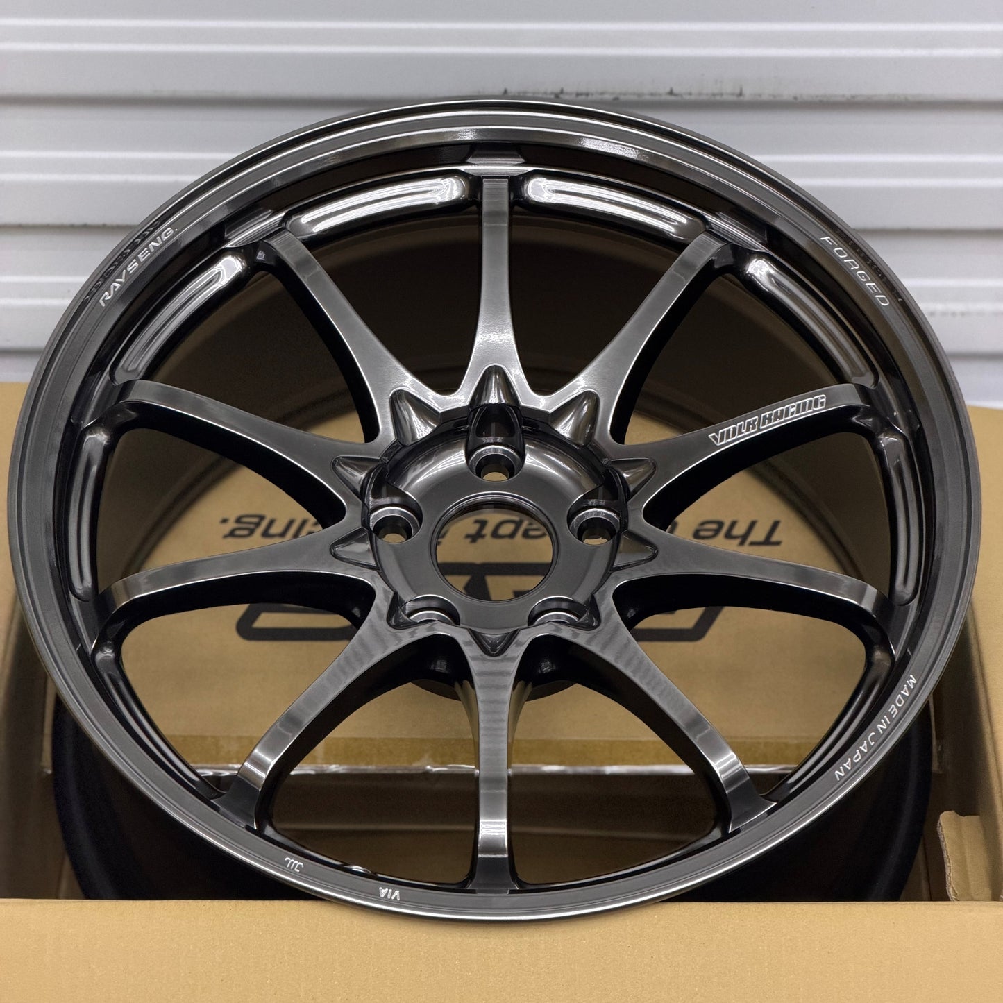Volk Racing CE28N-Plus 18x10 +40 5x120 Shining Black Metal (SET)