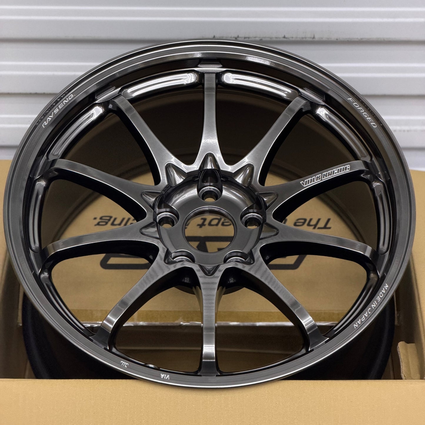 Volk Racing CE28N-Plus 18x9.5 +38 5x114.3 Shining Black Metal (SET)