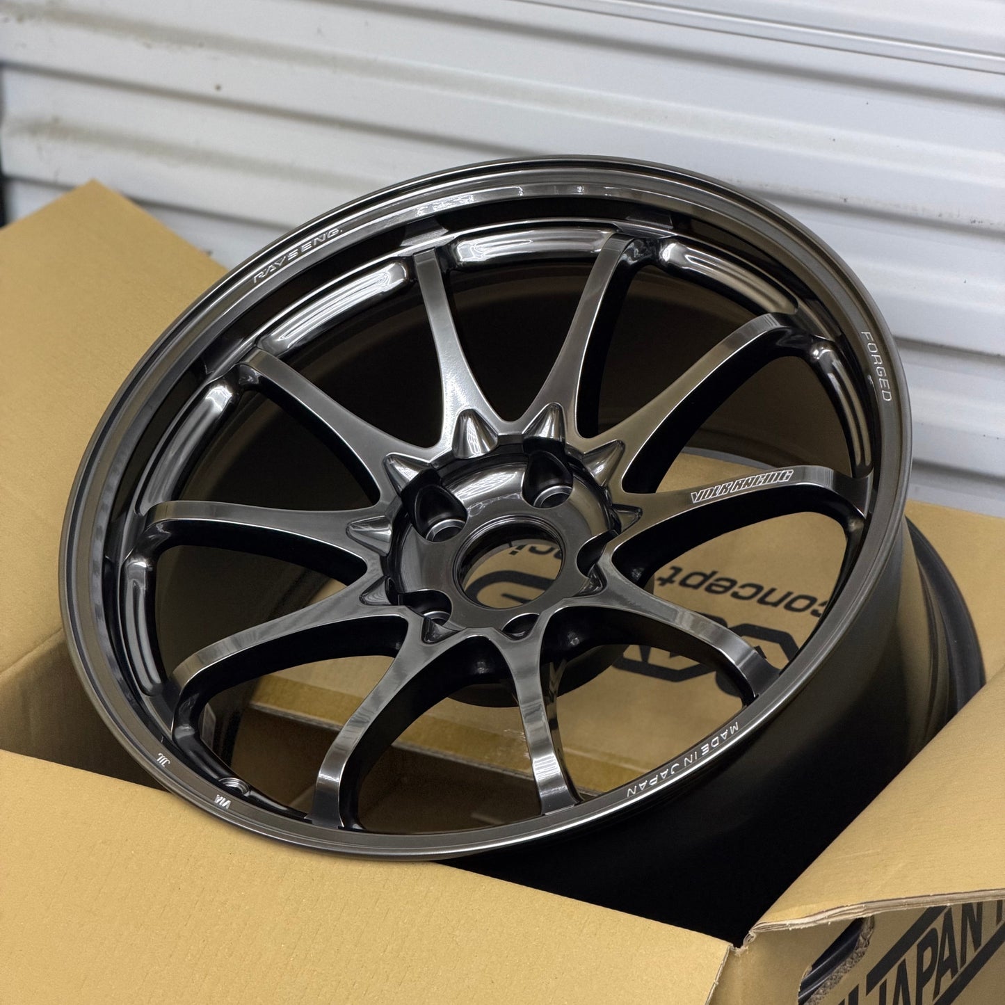 Volk Racing CE28N-Plus 18x9.5 +22 5x114.3 Shining Black Metal (SET)