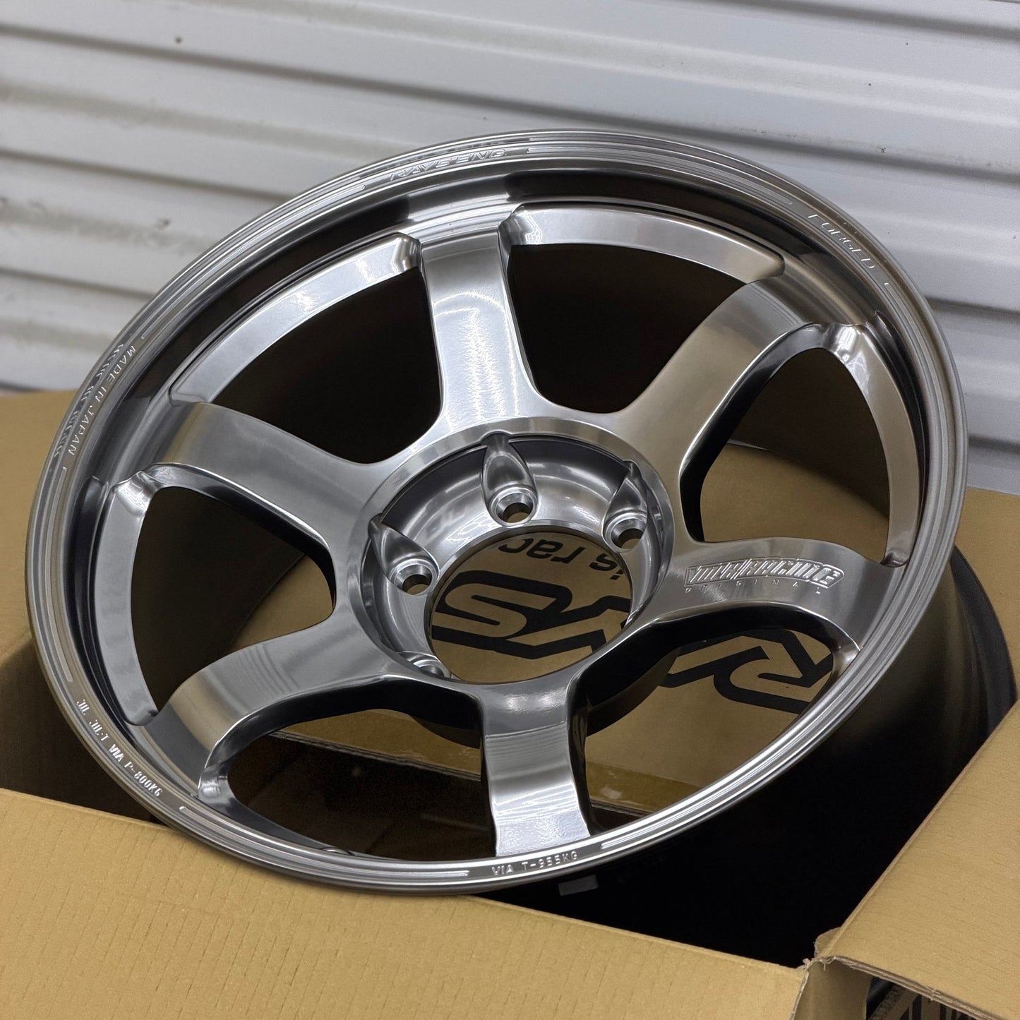 Volk Racing TE37 Large PCD Progressive Model II 18x9 +0 6x139.7 Shining Light Metal (SET)