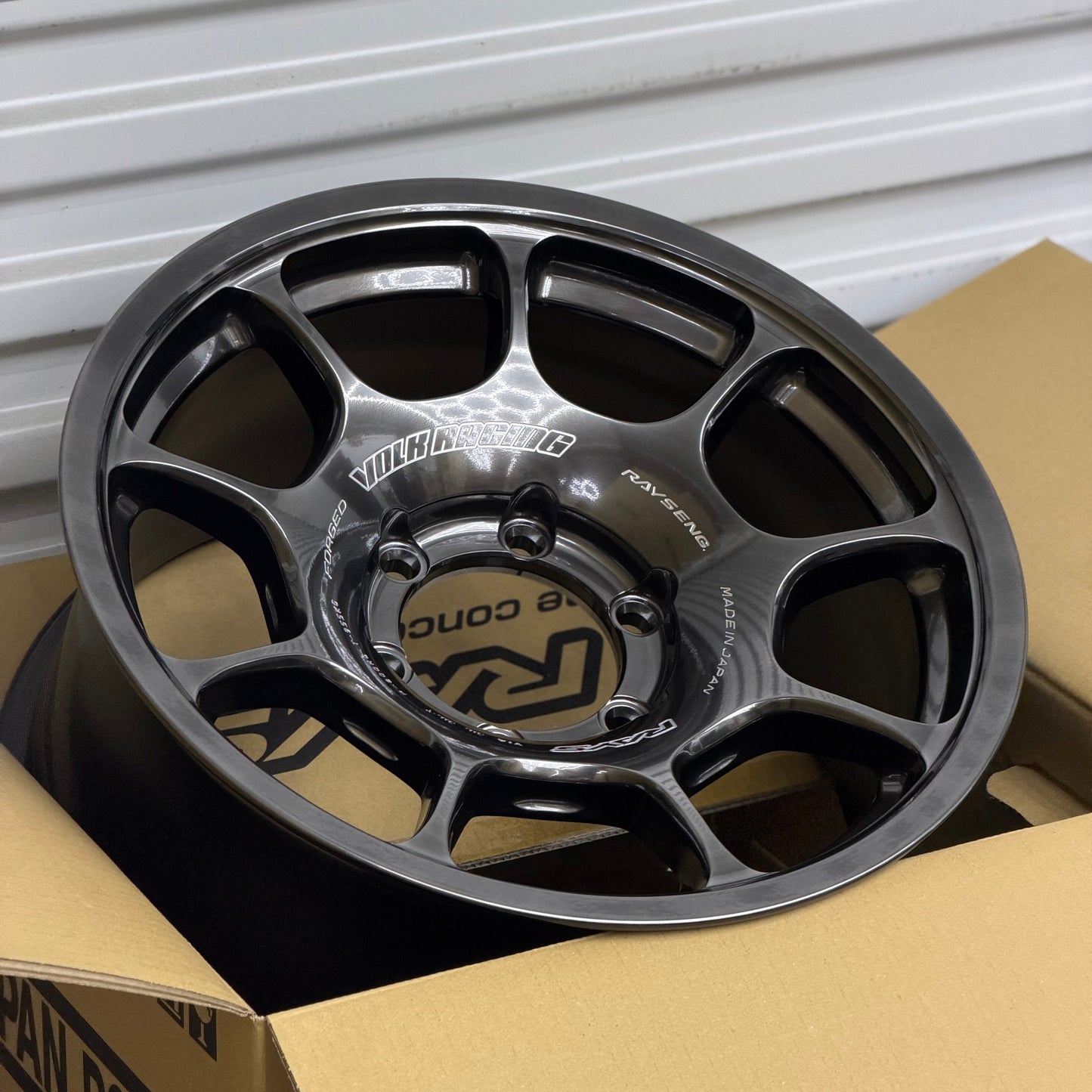 Volk Racing ZE40X 17x8.5 +15 6x139.7 Shining Black Metal (SET)