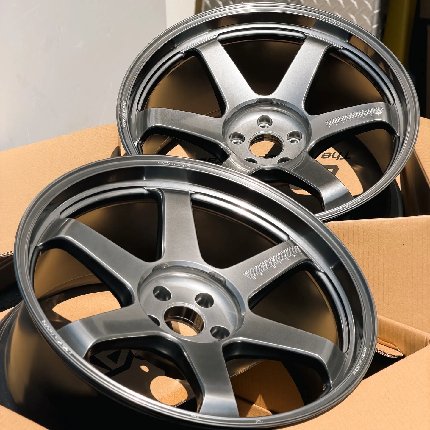 Volk Racing TE37 Ultra M-Spec 20x10 +8, 20x11 +15 5x112 Shining Light Metal (SET)