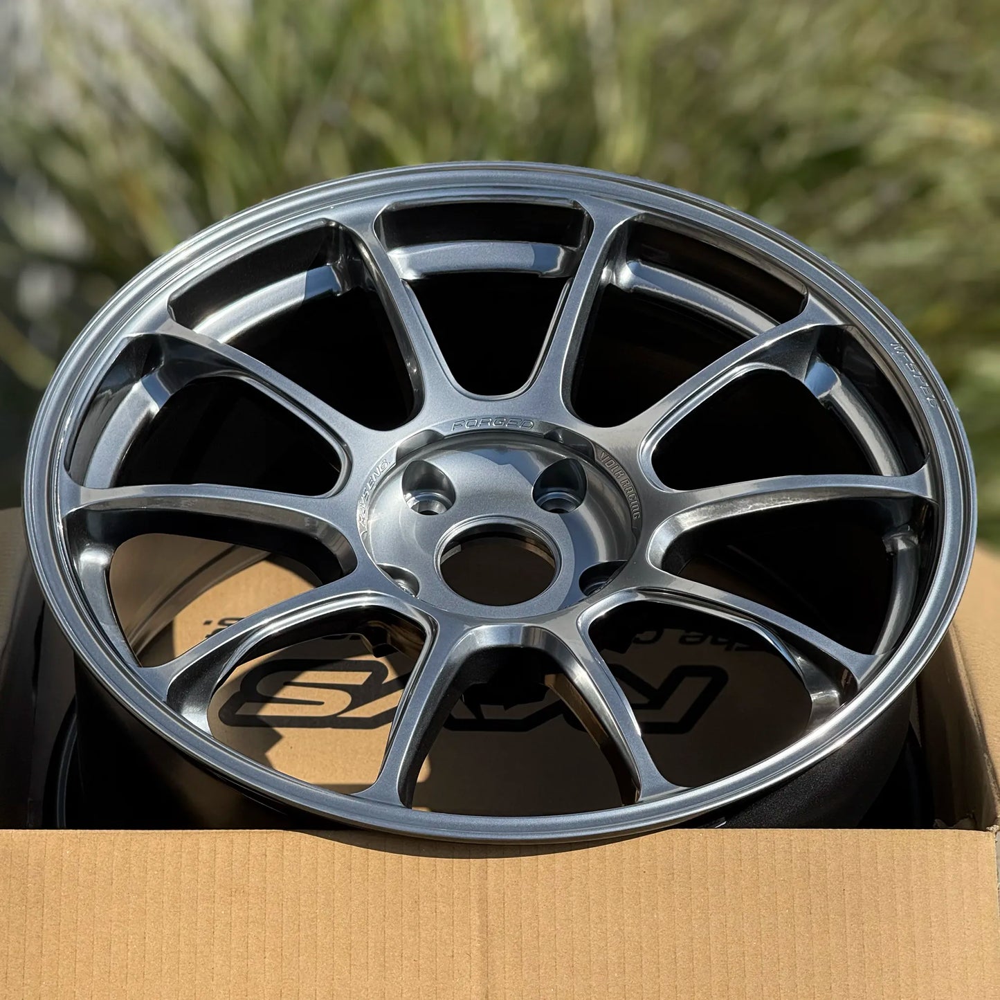 Volk Racing ZE40 M-Spec 18x9.5 +39 5x120 Shining Light Metal (SET)