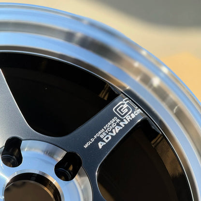 Advan GT Beyond-R 18x10 +40 5x120 Diamond Cut & Dark Platinum Black (SET)