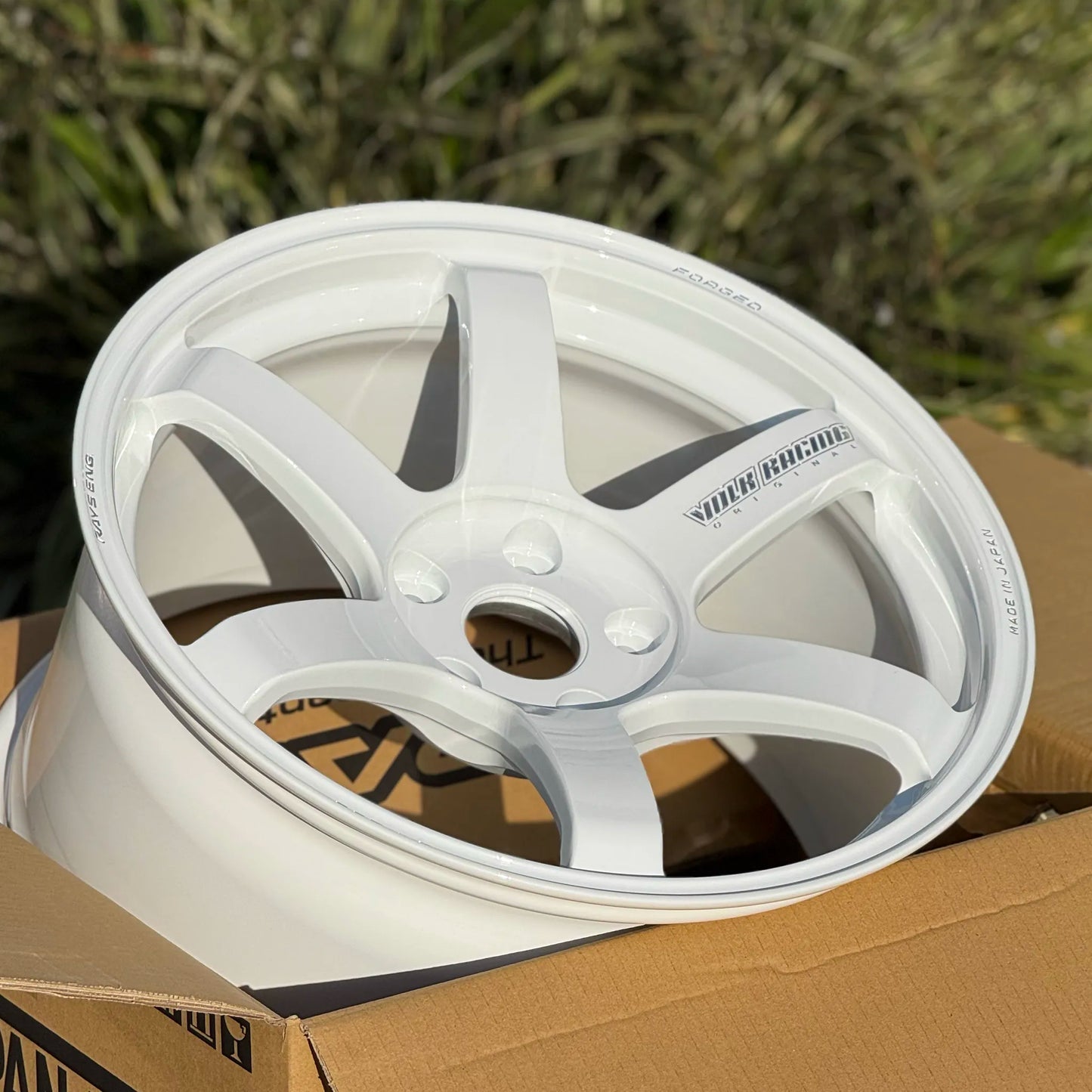 Volk Racing TE37 Saga S-Plus 18x10 +40 5x120 Dash White (SET)
