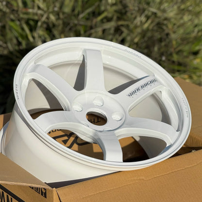 Volk Racing TE37 Saga S-Plus 18x10 +40 5x120 Dash White (SET)