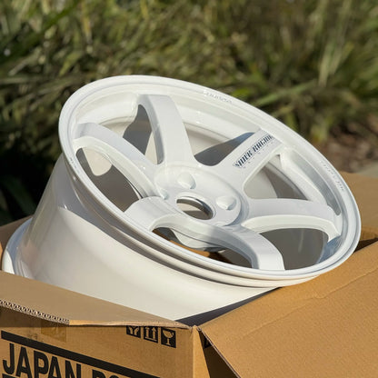 Volk Racing TE37 Saga S-Plus 18x10 +40 5x120 Dash White (SET)