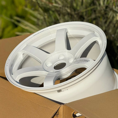 Volk Racing TE37 Saga S-Plus 18x10 +40 5x120 Dash White (SET)