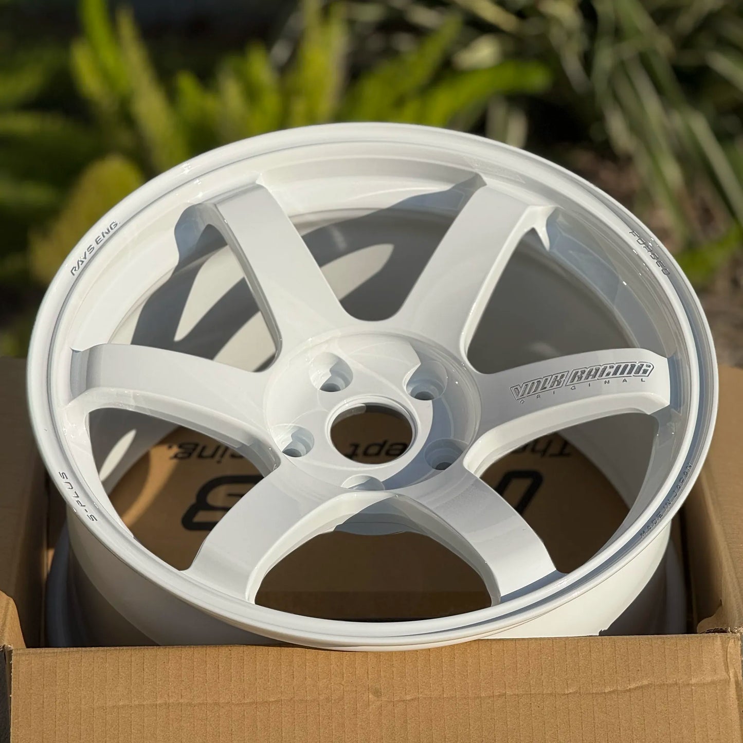 Volk Racing TE37 Saga S-Plus 18x10 +40 5x120 Dash White (SET)