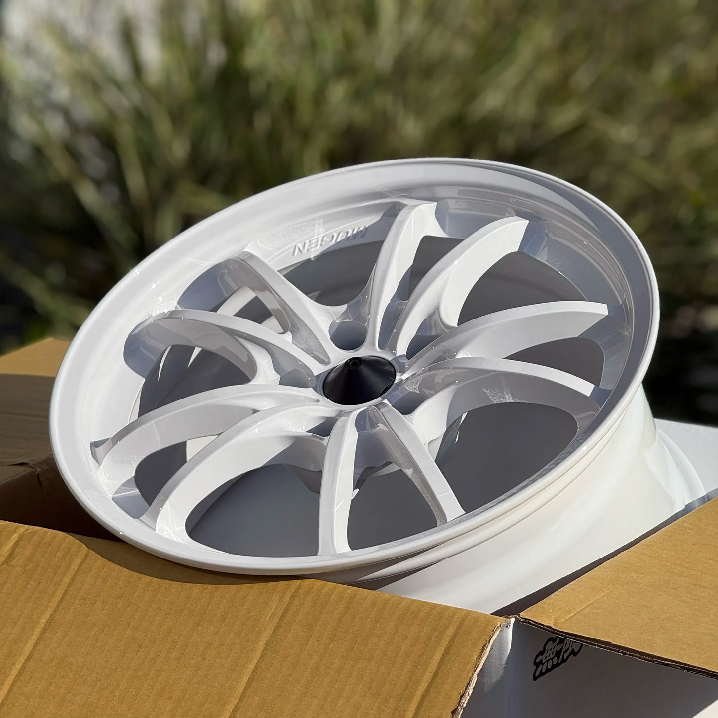 Mugen MC10 17x9 +38 5x114.3 White (SET)