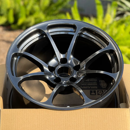Volk Racing NE24 18x10.5 +15 5x114.3 Shining Black Metal (SET)